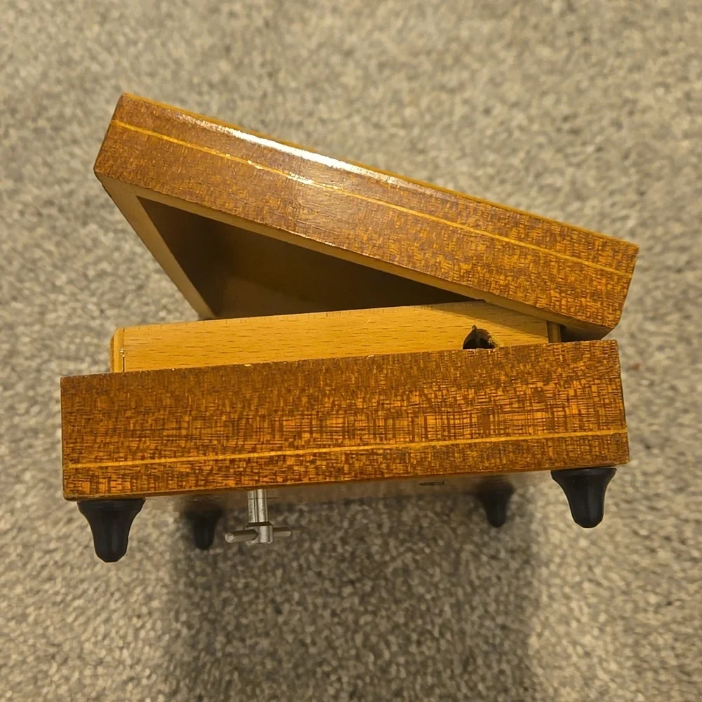 Vintage Swiss Mapsa Wooden Inlay Birds at Fountain Music Box - Picture 6 of 8